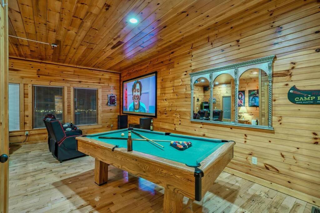 Stunning Mountain Cabin W Hot Tub Gatlinburg Exterior photo