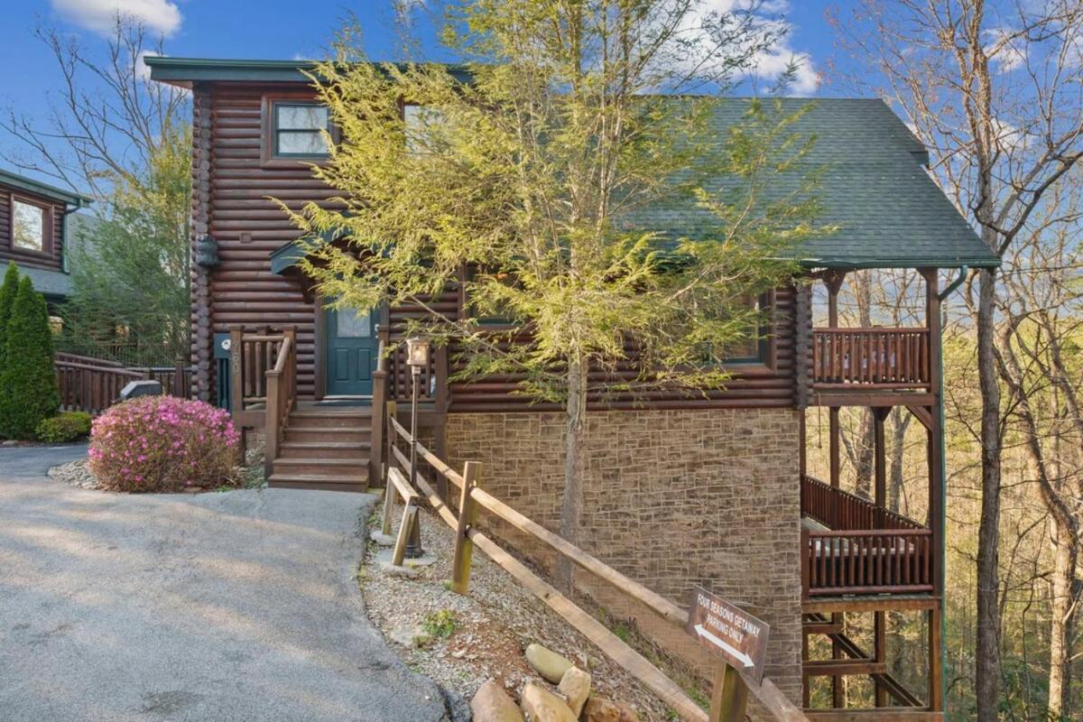 Stunning Mountain Cabin W Hot Tub Gatlinburg Exterior photo