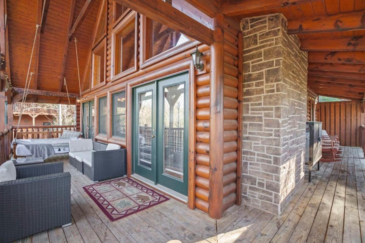 Stunning Mountain Cabin W Hot Tub Gatlinburg Exterior photo
