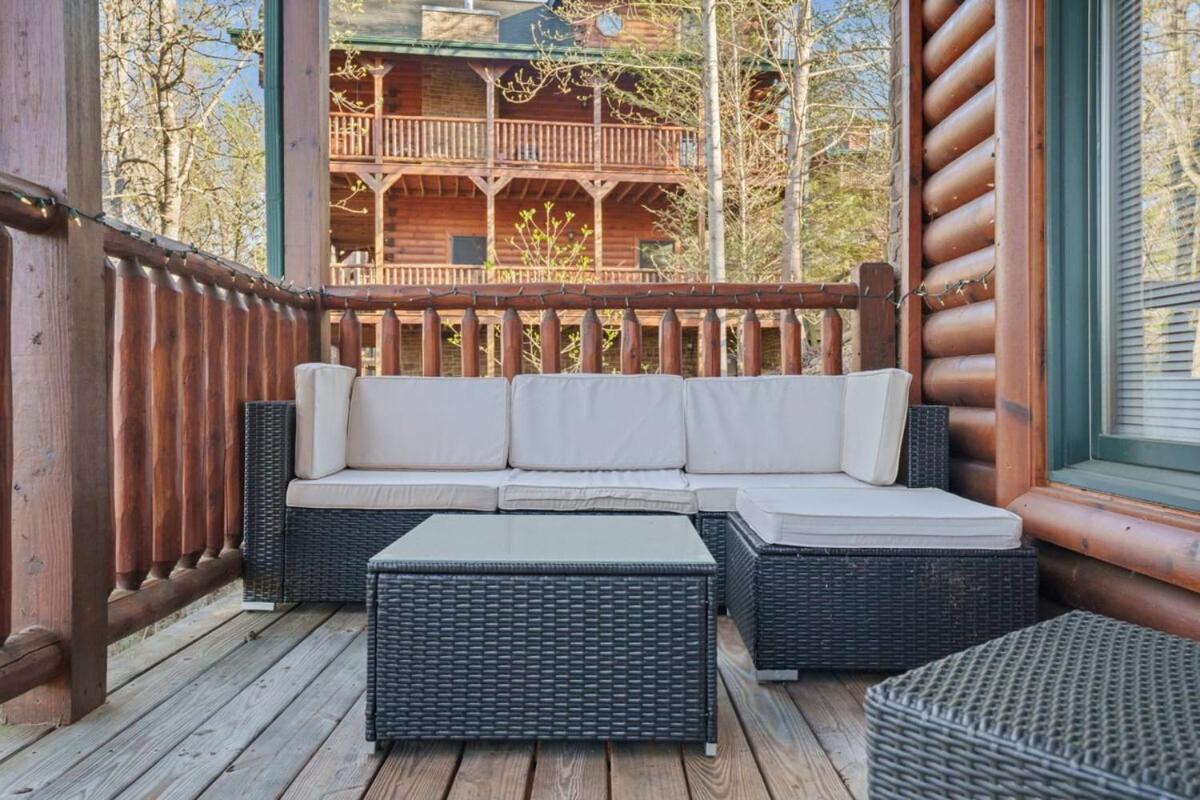 Stunning Mountain Cabin W Hot Tub Gatlinburg Exterior photo