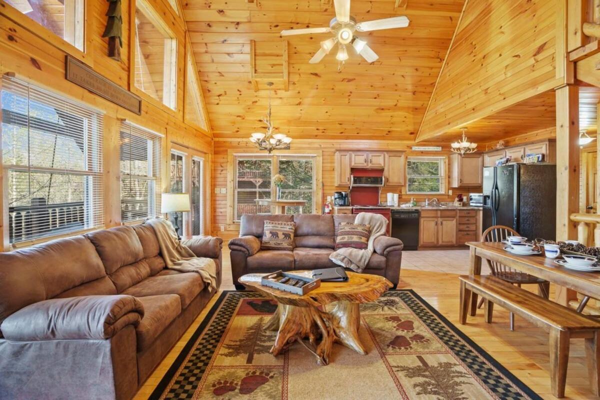 Stunning Mountain Cabin W Hot Tub Gatlinburg Exterior photo